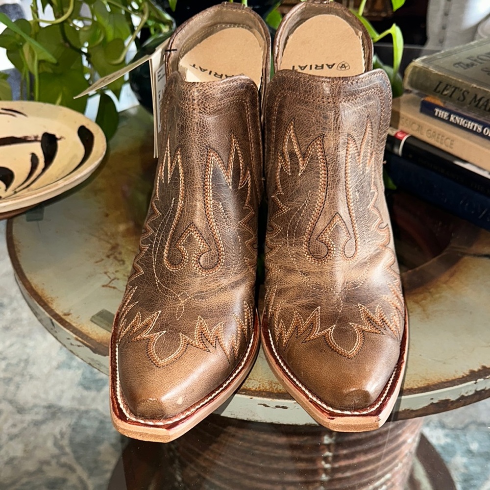 Ariat Dixon Brown western Ankle Boots with Rugged Soles Classic Sz 9 Leather NWT - Picture 7 of 14